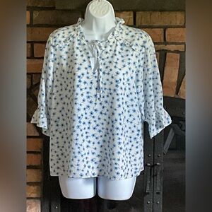 CeCe med blue floral on white 3/4 sleeve top v-neck w/tie ruffle details
